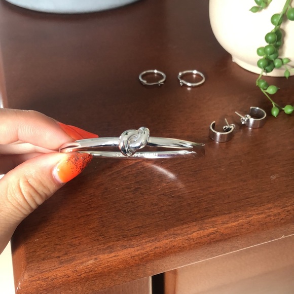 Kate Spade Sailor's knot bangle bracelet - Picture 4 of 7